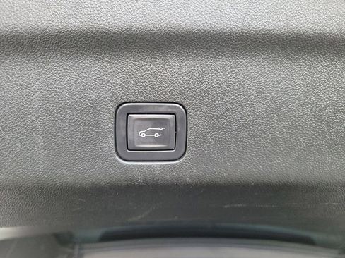 Used 2023 GMC Yukon XL SLT w/ SLT Premium Package AWD/4WD image 12