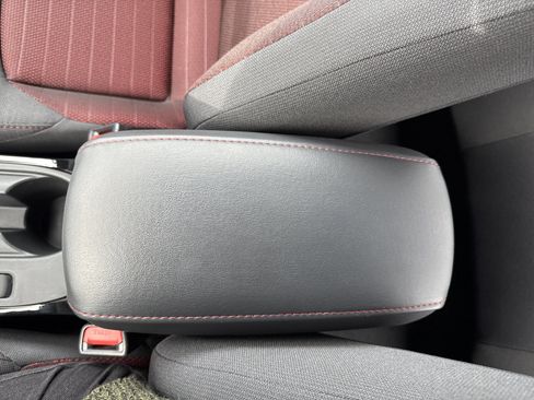 Used 2025 Toyota Corolla SE image 31