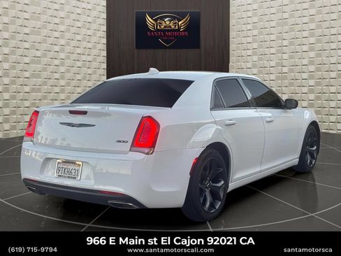 Used 2022 Chrysler 300 Touring w/ Sport Appearance Package image 4