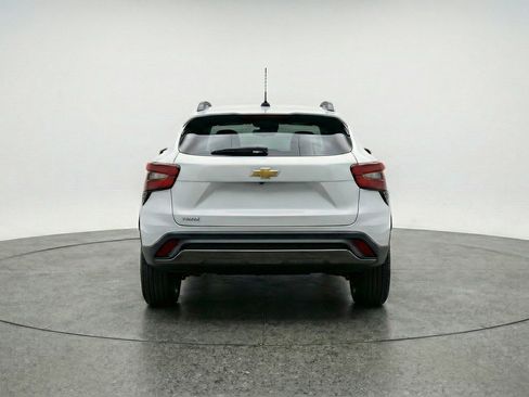 Used 2025 Chevrolet Trax LT FWD image 7