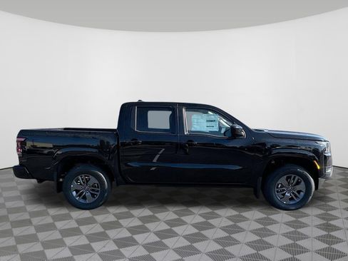 Used 2025 Nissan Frontier SV AWD/4WD image 2