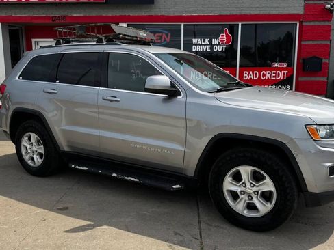 Used 2016 Jeep Grand Cherokee Laredo w/ Quick Order Package 23E AWD/4WD image 3