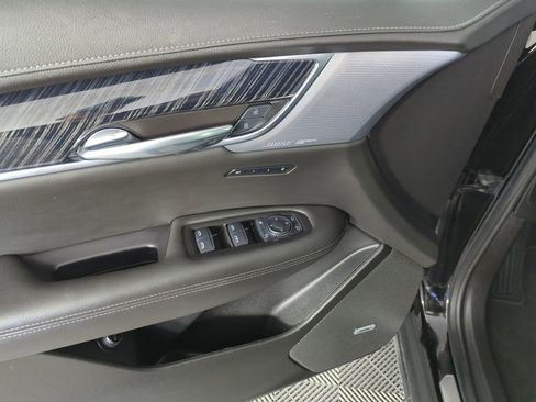 Used 2025 Cadillac XT6 Premium Luxury AWD/4WD image 18