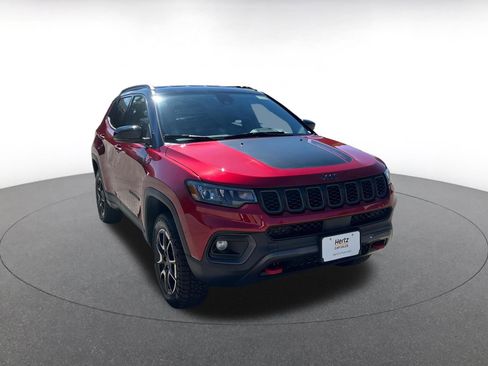 Used 2025 Jeep Compass Trailhawk image 1