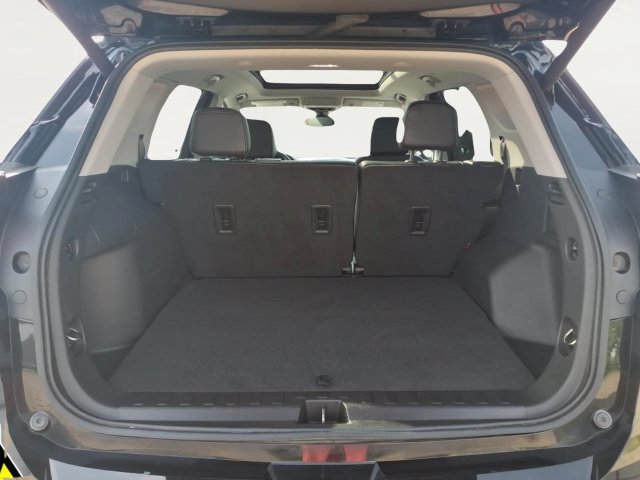 Used 2024 GMC Terrain SLT w/ Tech Package FWD image 22
