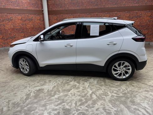 Used 2023 Chevrolet Bolt EUV LT w/ Driver Confidence Package image 3