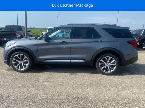 Used 2025 Ford Explorer Platinum w/ Ultimate Package AWD/4WD image 3