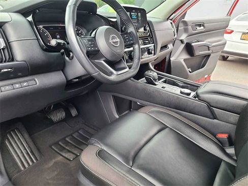 Used 2022 Nissan Pathfinder SL w/ SL Black Package image 13