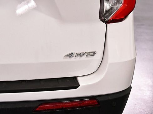 Used 2022 Ford Explorer XLT image 12