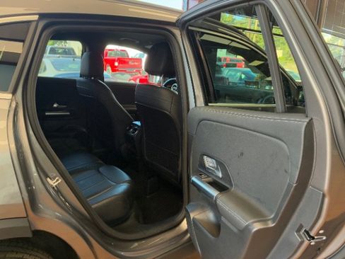 Used 2021 Mercedes-Benz GLA 250 4MATIC w/ Premium Package image 19