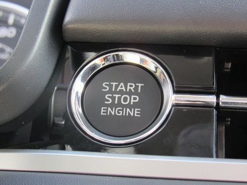 New 2025 Mitsubishi Outlander SE image 17