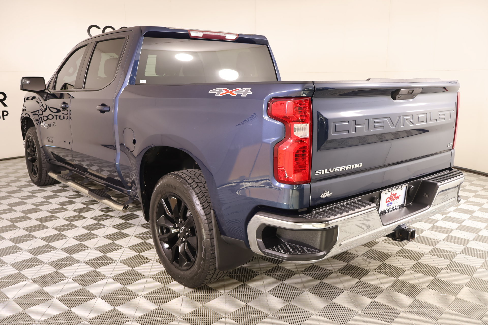 Used 2020 Chevrolet Silverado 1500 LT w/ Texas Edition AWD/4WD image 22