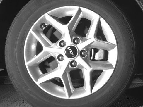 Used 2025 Kia Soul LX w/ LX Technology Package FWD image 13