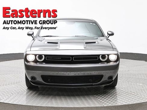 Used 2023 Dodge Challenger SXT image 2