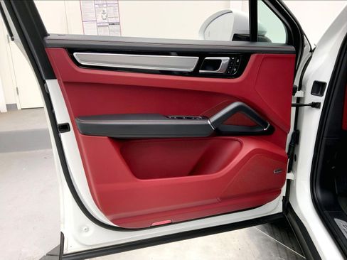 Used 2022 Porsche Cayenne Coupe image 27