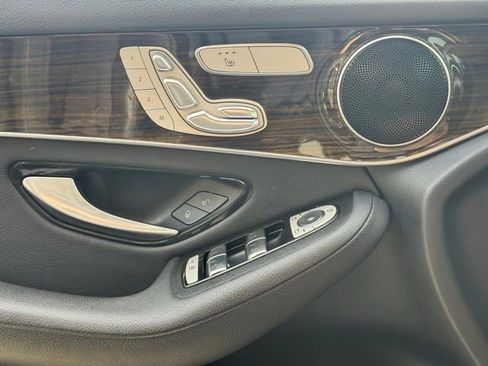 Used 2020 Mercedes-Benz GLC 300 4MATIC image 25