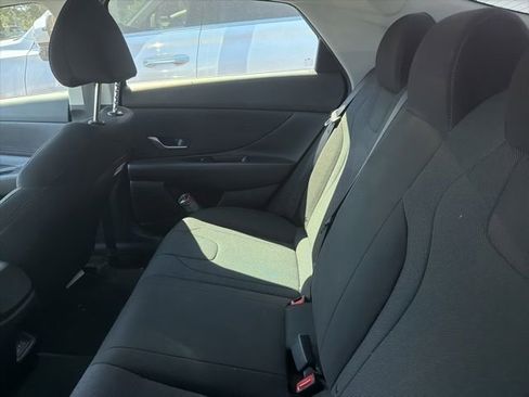 Used 2025 Hyundai Elantra SE FWD image 10