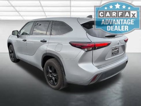 Used 2024 Toyota Highlander LE image 2