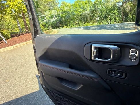 Used 2021 Jeep Gladiator Rubicon AWD/4WD image 10