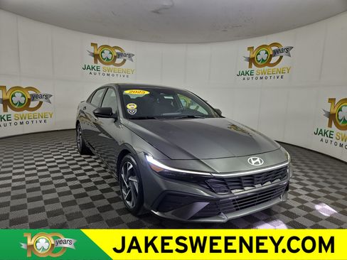 Used 2025 Hyundai Elantra Sport FWD image 1