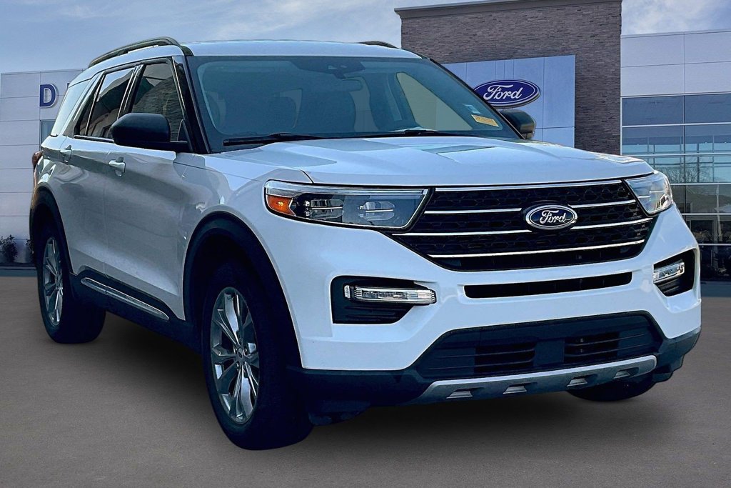 Used 2023 Ford Explorer XLT w/ Equipment Group 202A RWD image 1