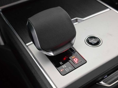 New 2025 Land Rover Range Rover SE image 29