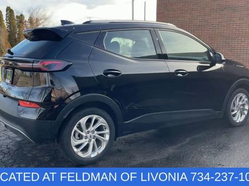 Used 2023 Chevrolet Bolt EUV LT w/ Comfort Package image 8