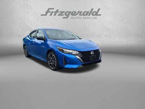 Used 2025 Nissan Sentra SR FWD image 1
