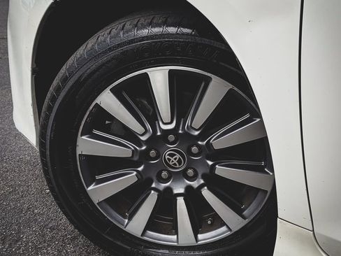 Used 2020 Toyota Sienna XLE AWD/4WD image 23
