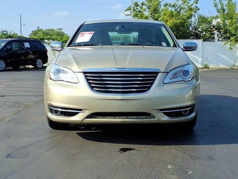 Used 2011 Chrysler 200 Limited FWD image 2