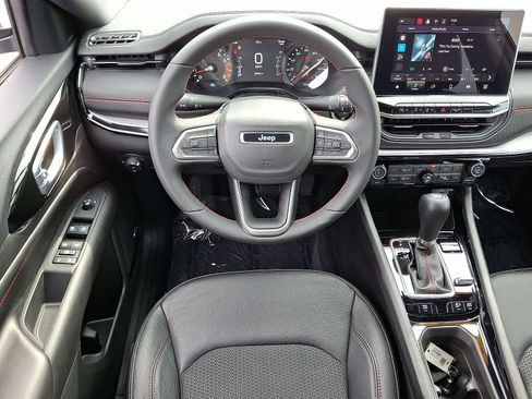 Used 2025 Jeep Compass Trailhawk w/ Sun & Sound Group AWD/4WD image 20