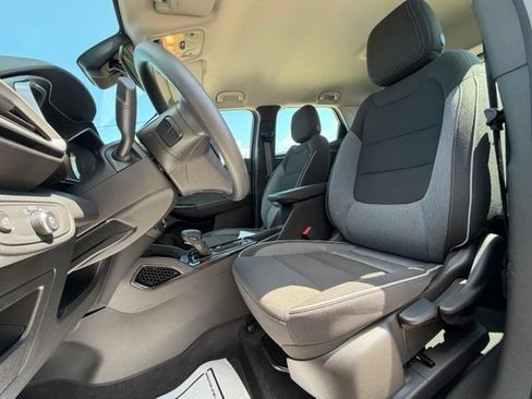 Used 2023 Chevrolet TrailBlazer LS FWD image 12