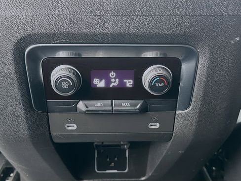 Used 2023 Chevrolet Suburban LT image 17