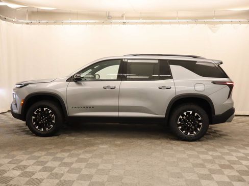 Used 2025 Chevrolet Traverse Z71 AWD/4WD image 2