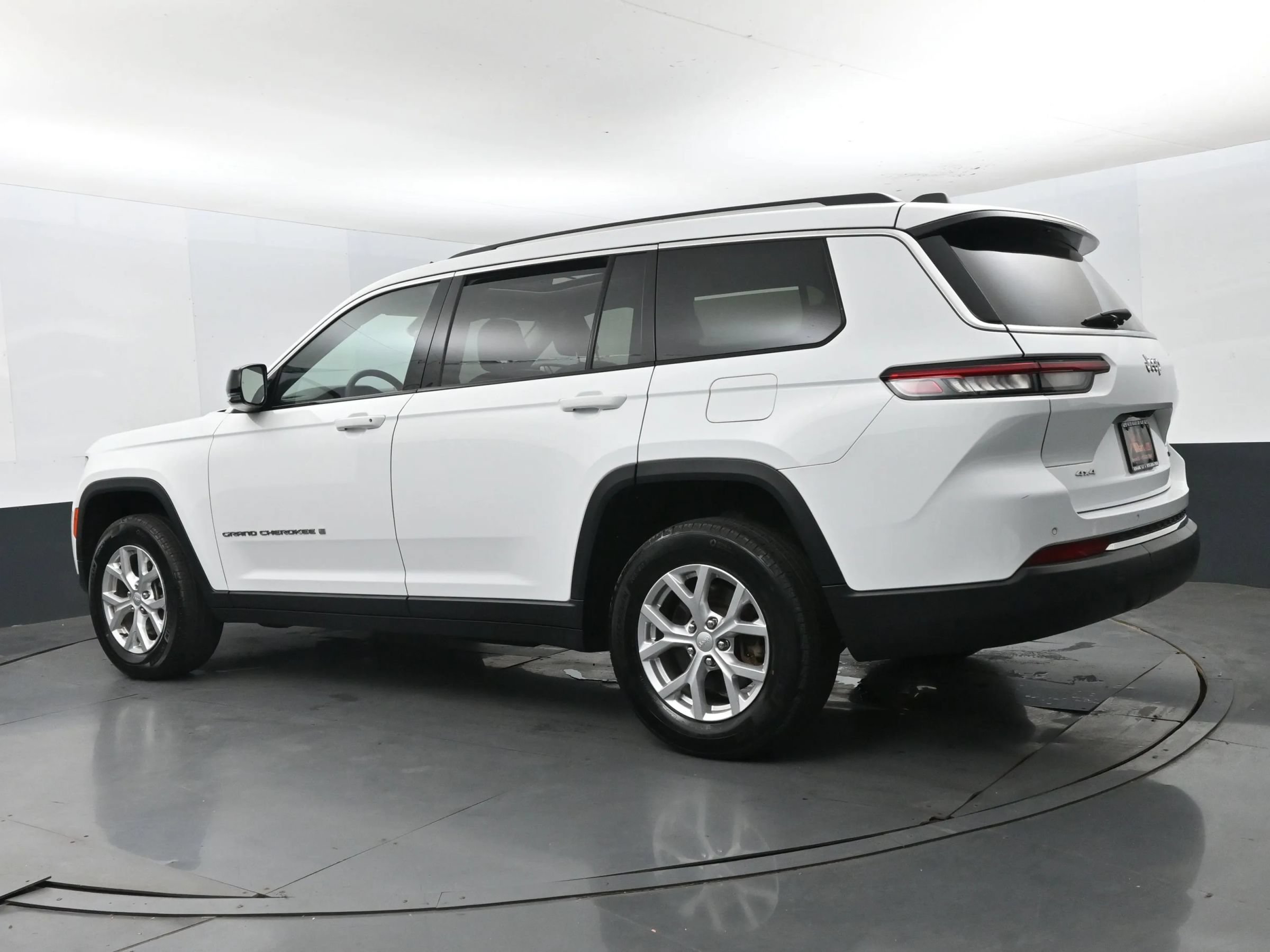 Used 2023 Jeep Grand Cherokee L Limited AWD/4WD image 7