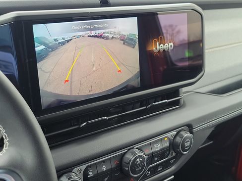 Used 2025 Jeep Wrangler Unlimited Sahara w/ Safety Group image 14