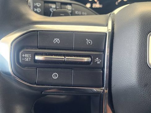 Used 2025 GMC Yukon Denali RWD image 25