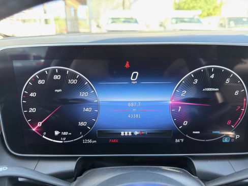 Used 2024 Mercedes-Benz GLC 300 w/ Winter Package image 30