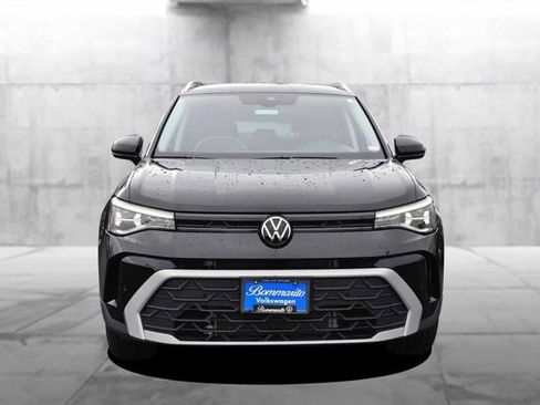 Used 2025 Volkswagen Taos SE AWD/4WD image 4