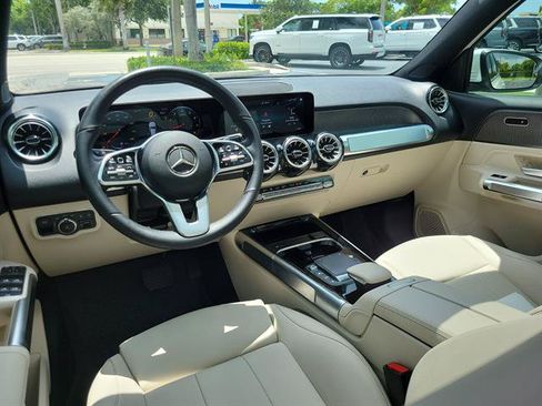 Used 2022 Mercedes-Benz GLB 250 4MATIC image 27