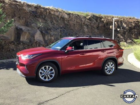 Used 2023 Toyota Highlander Limited image 1