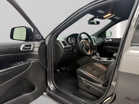 Used 2020 Jeep Grand Cherokee Altitude RWD image 9