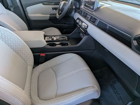 Used 2023 Honda Pilot LX image 19
