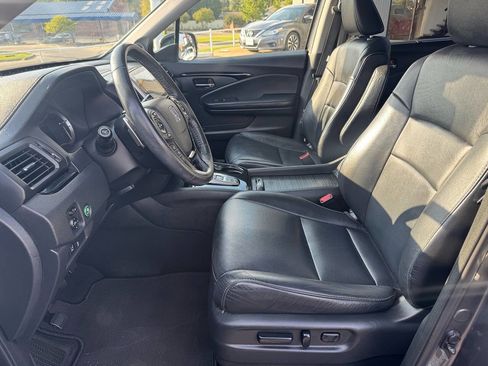 Used 2017 Honda Pilot Touring image 16