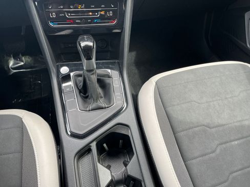 Used 2025 Volkswagen Taos SE image 42