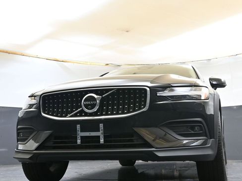 Certified 2024 Volvo V60 B5 Cross Country Ultimate image 29