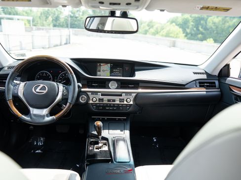 Used 2014 Lexus ES 350 w/ Luxury Package FWD image 14
