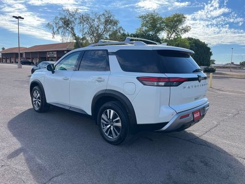 Used 2023 Nissan Pathfinder SL AWD/4WD image 7