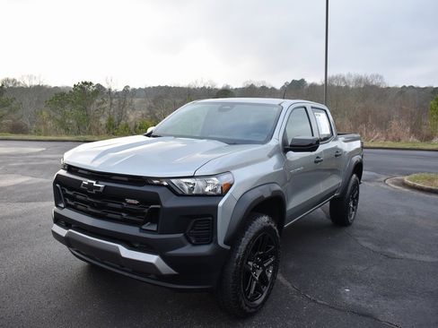 Used 2024 Chevrolet Colorado Trail Boss w/ Technology Package image 2