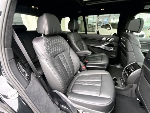 Used 2025 BMW X7 M60i image 22